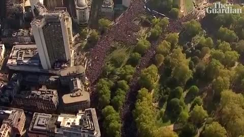 Hundreds of thousands attend People's Vote march in London