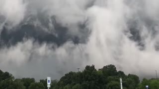 Spectacular Shelf Cloud Approaching