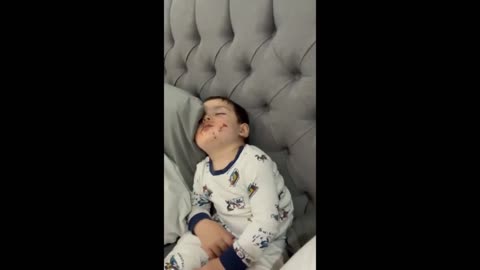 🤣🤣Baby boy adorably falls asleep while eating🤣🤣