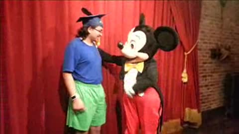 Man Does Amazing Impression Of Micky Mouse To Mickey Mouse's Face