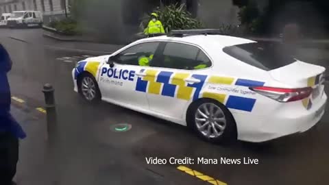POLICE HITTING BOLLARDS 🤣 DONK! MANA LIVE NEWS 13 FEB NZ PARLIAMENT