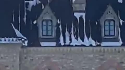 SNIPERS ON THE ROOF OF CANADIAN PARLIAMENT