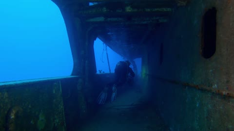 Under water tour