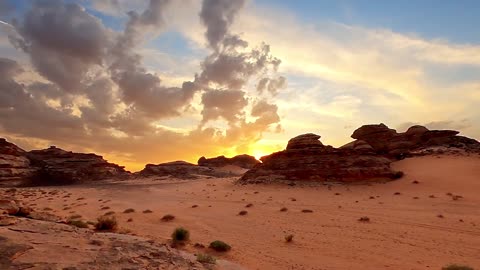 Beautiful Time Lapse Video of the Sky at a Desert