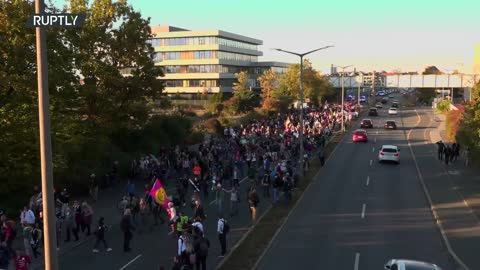 Germany: Hundreds protest anti-COVID measures in Nuremberg - 09.10.2021