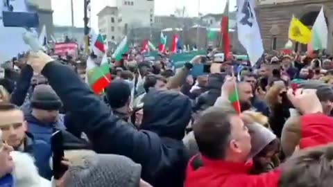 Grandi manifestazioni in tutta la Bulgaria per uscire dalla NATO