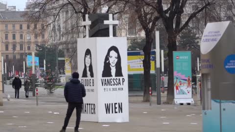 Austrian activists turn BLM statue into memorial for European victims of terror attacks