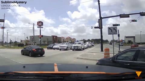 Black Ford Fusion last minute lane change almost Collision 2021.05.11 — LEAGUE CITY, TX