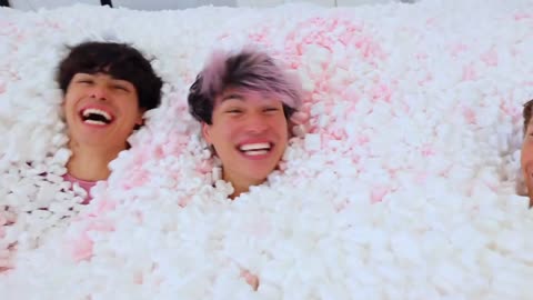 Stokes twins - FILLING MY ENTIRE HOUSE WITH PACKING PEANUTS