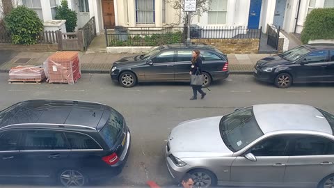 London Builders nearly destroy BMW Car with steal beam
