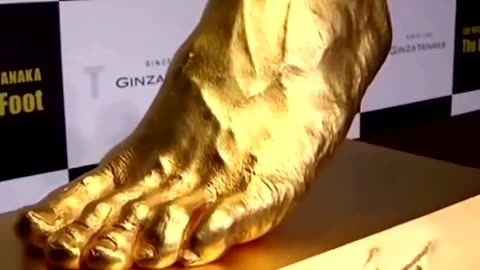 Messi's golden foot has been created by the world-renowned firm of jewelers, Ginza Tanaka of Japan