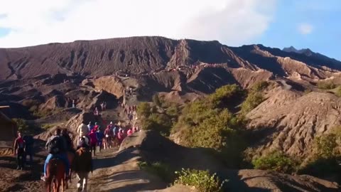 THE BEAUTY OF MOUNTAIN BROMO IN IDONESIA