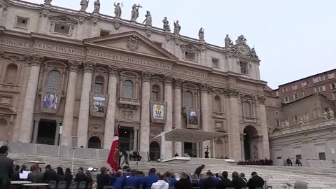 El Vaticano retira la inmunidad al nuncio investigado en Francia por abuso