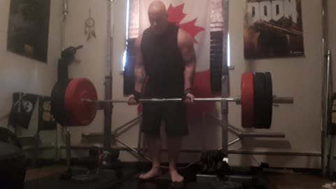 59yr old barbell rows 275lbs