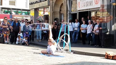 HULA HOOP STREET PERFORMER | fringe festival | Edinburgh Scotland