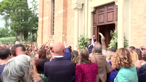 Italian newly weds start married life casting votes