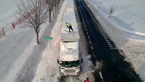 Truckers stranded at Poland's freezing Ukraine border