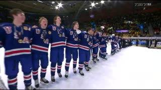 USA junior hockey team sings the National Anthem 🇺🇸