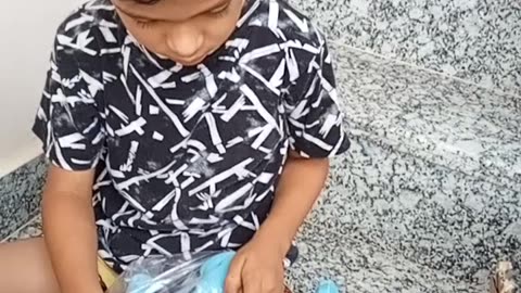 Unboxing Bubble Gun