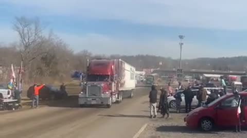 HERE COMES THE BIG TRUCKERS FREEDOM CONVOY PEACEFUL RALLY AMERICA