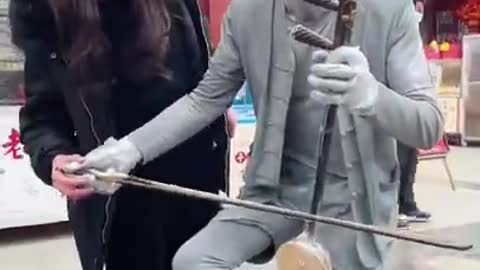 Sculpture Performer public Video funny