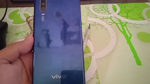 how to open striped cover on the Vivo Y12 cellphone