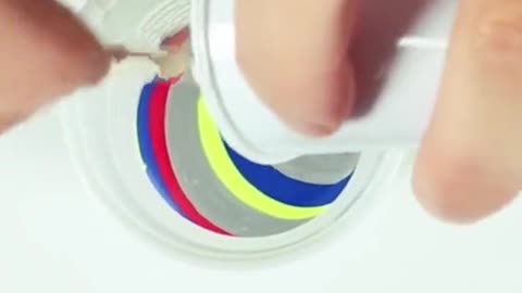 Basic technique of pouring cup for fluid painting pigment