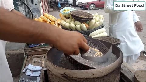 Poor man selling Corn Cob Makai ka Butta at Street Food | Traditional Street Food