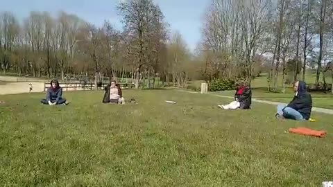 Méditation en cercle et en silence au lac de la Ferté-Macé dans l'Orne