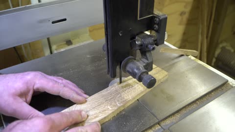 Holdfast / hold down / bench top clamping method to stop marring your wood with this quick fix.