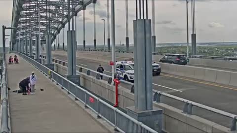 Moment Off-Duty Cop Saves Jumper On NYC Bridge