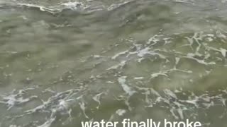 IN FLORIDA A GUY DUG A CANAL ON THE BEACH