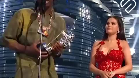 Rema & Selena Gomez With The first -ever Afrobeats MTV VMA ( calm down ) 🏆🏆