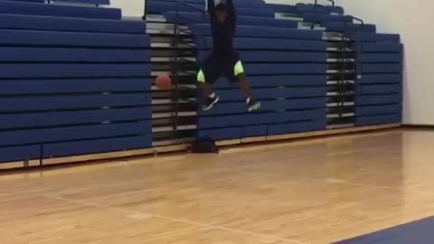 Trent Williams 5’7” reverse dunks