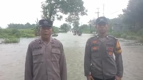 Indonesian police reported that the road was flooded