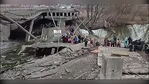 Residents of Irpin, Ukraine, desperately try to flee as explosions rock the city