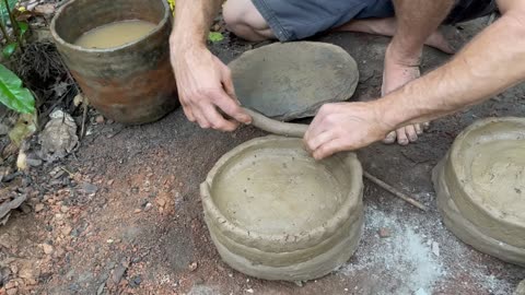 ⚒ BUSH TUCKER MAN 🤠 Ep 28 💪RobDaYob- Bush Tucker Man-Purifying Clay By Sedimentation -Making Pots 🔥