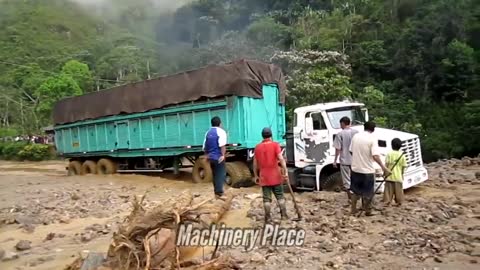 Top 10 Extreme Dangerous Idiot truck drivers