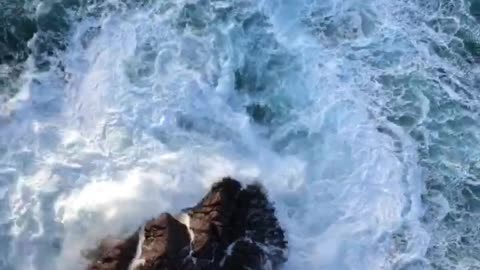 Rogue Wave hits Bishop Rock Lighthouse