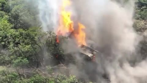 Russians destroying their own T-72b tank to prevent it from being acquired by Ukrainians