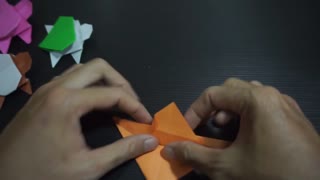 tutorial on making frogs out of origami paper