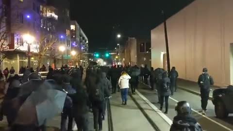 🚨 - PORTLAND: 150 Antifa protesters marching right now towards the ICE