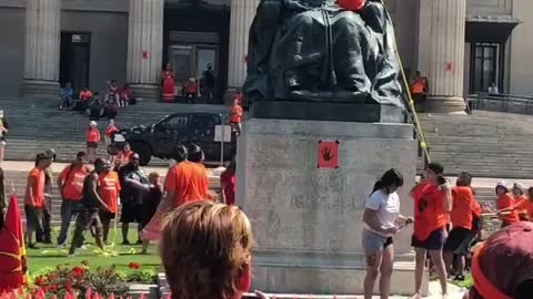Queen Victoria Statue Taken Down in Winnipeg