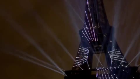 France 🇫🇷 An electronic music concert and a light show at the Eiffel Tower