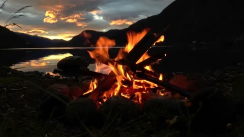 Beautiful Jazz Music with Relaxing Campfire. 7/8