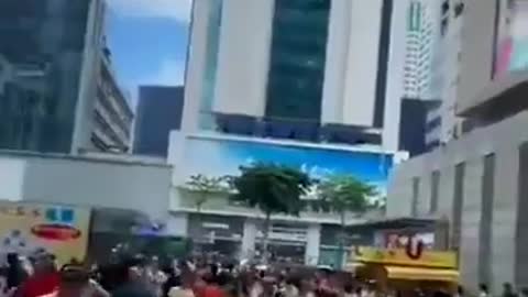 Building swayed and caused pandemonium in China