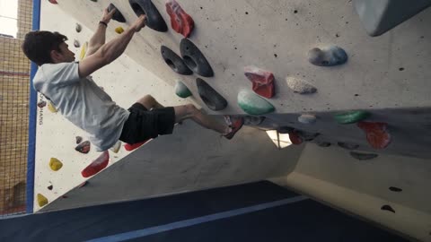 Tips for Beginning Boulder Climbing