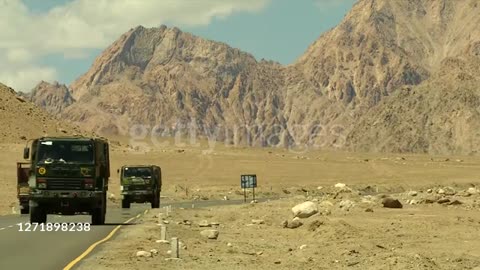 Indian army truck go chaina boders