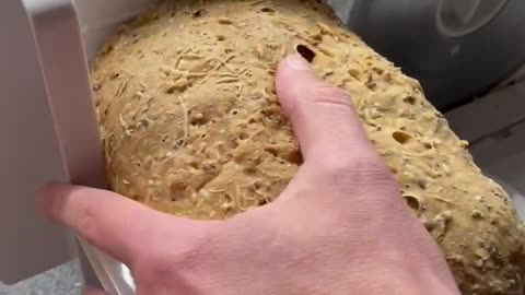 how to slice a homemade bread