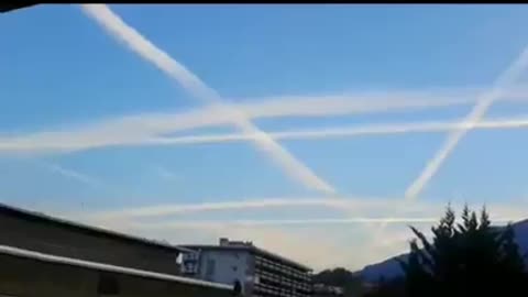 Chemtrails Nie trzeba wiele wyjaśniać. Znaleźliśmy to na hiszpańskiej stronie.